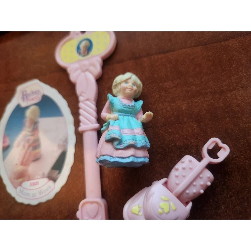 Fisher Price Precious Places Friends 5205 Mom at Work Key Vacuum Cleaner 1989